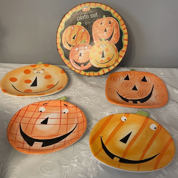 Halloween Pumpkin Plates - Picture 1 of 5